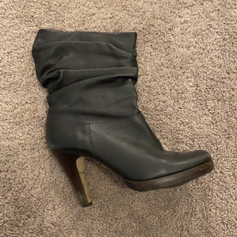Mid rise Booties